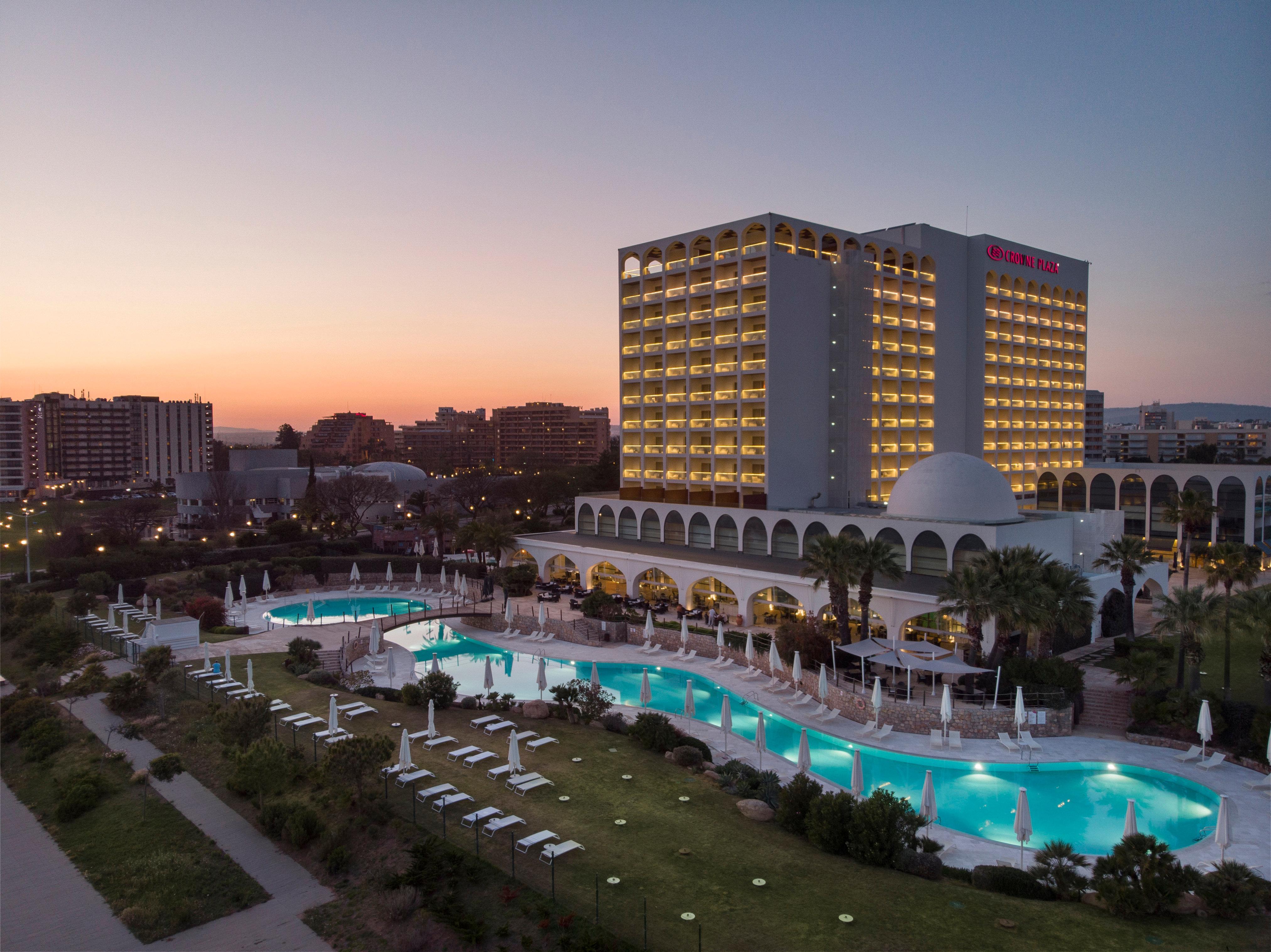 كراون بلازا فيلامورا المظهر الخارجي الصورة Hilton Athens