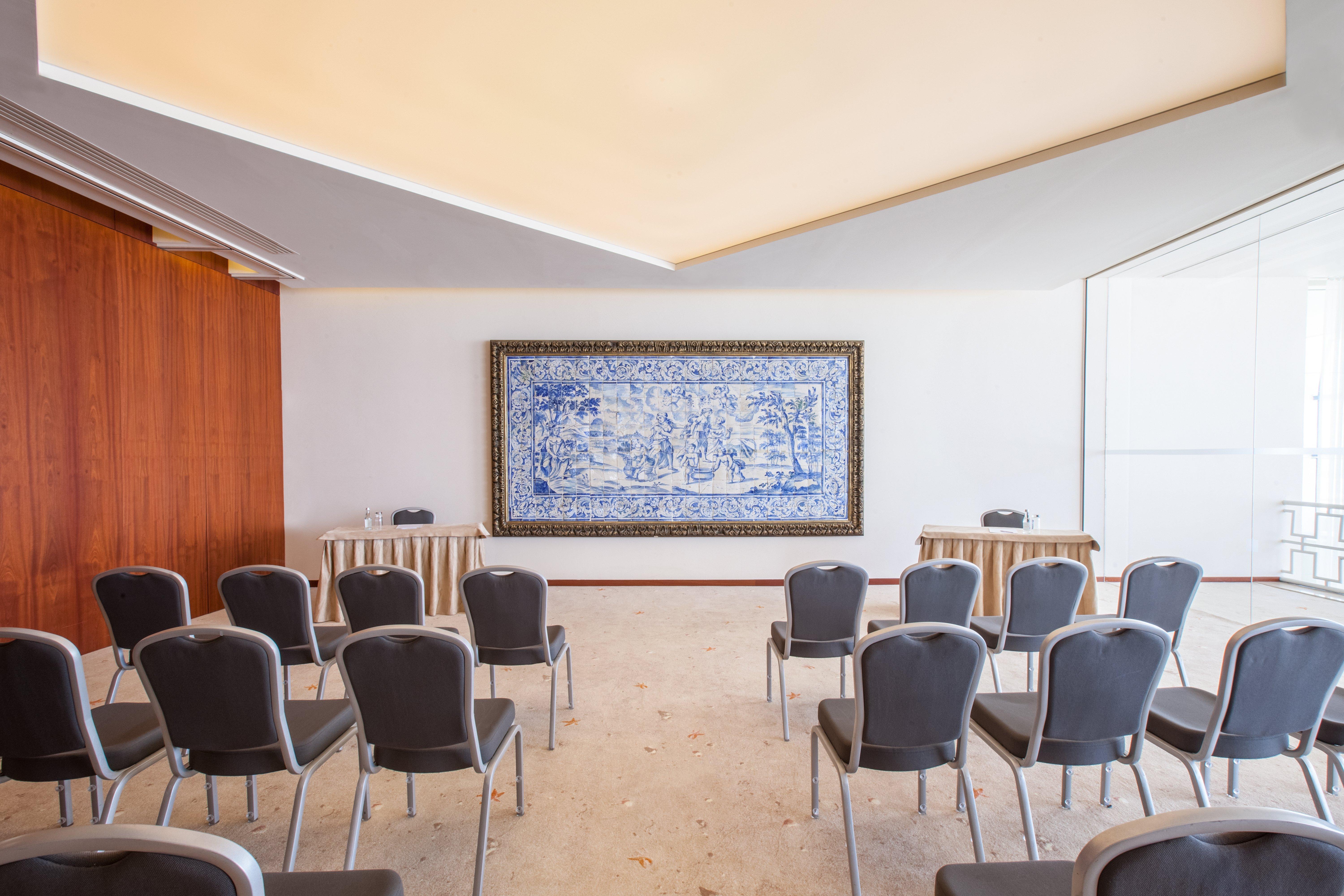 كراون بلازا فيلامورا المظهر الخارجي الصورة The interior of the Portuguese Parliament's conference room