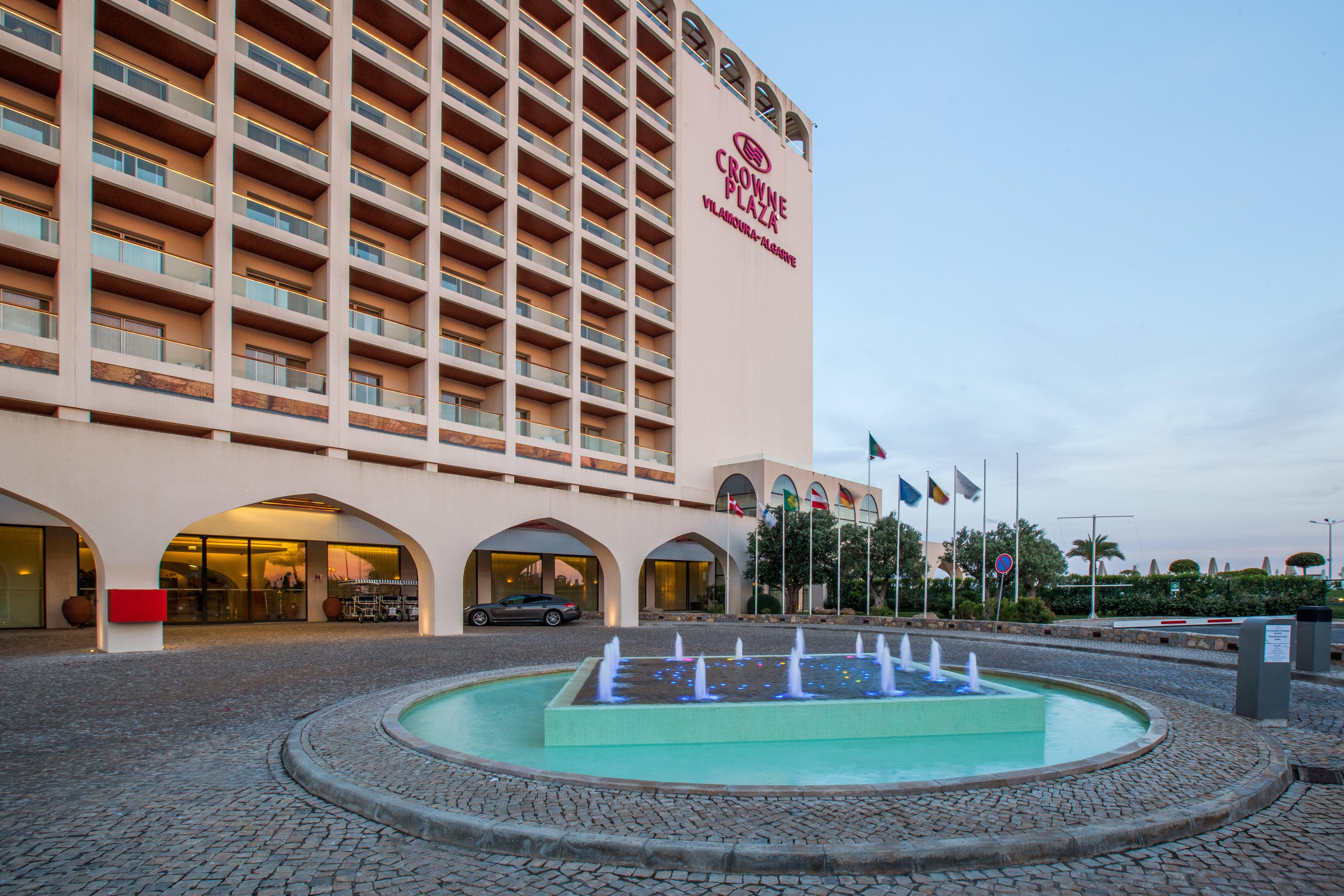كراون بلازا فيلامورا المظهر الخارجي الصورة The hotel in 2016