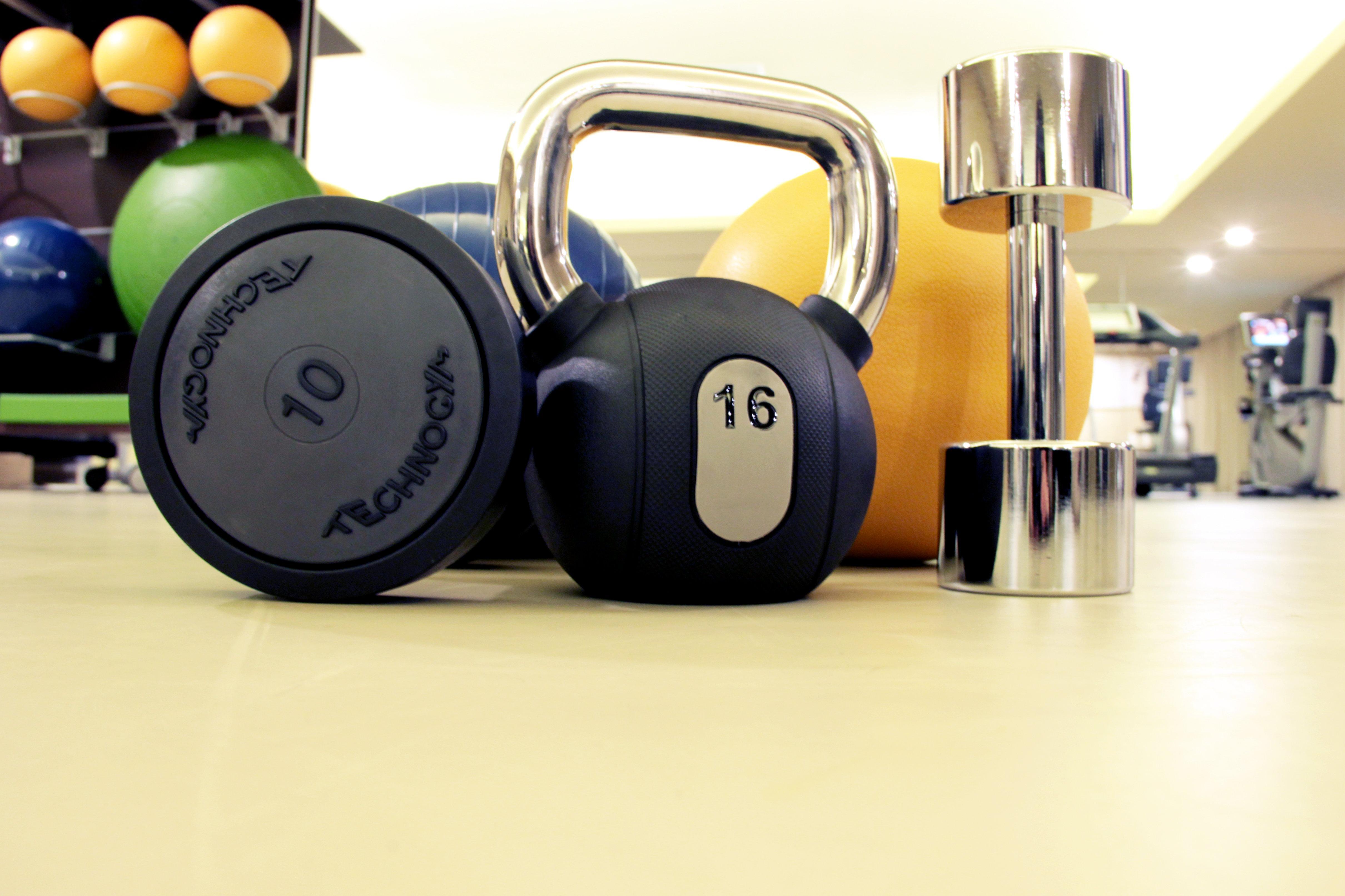 كراون بلازا فيلامورا المظهر الخارجي الصورة Dumbbells and kettlebells