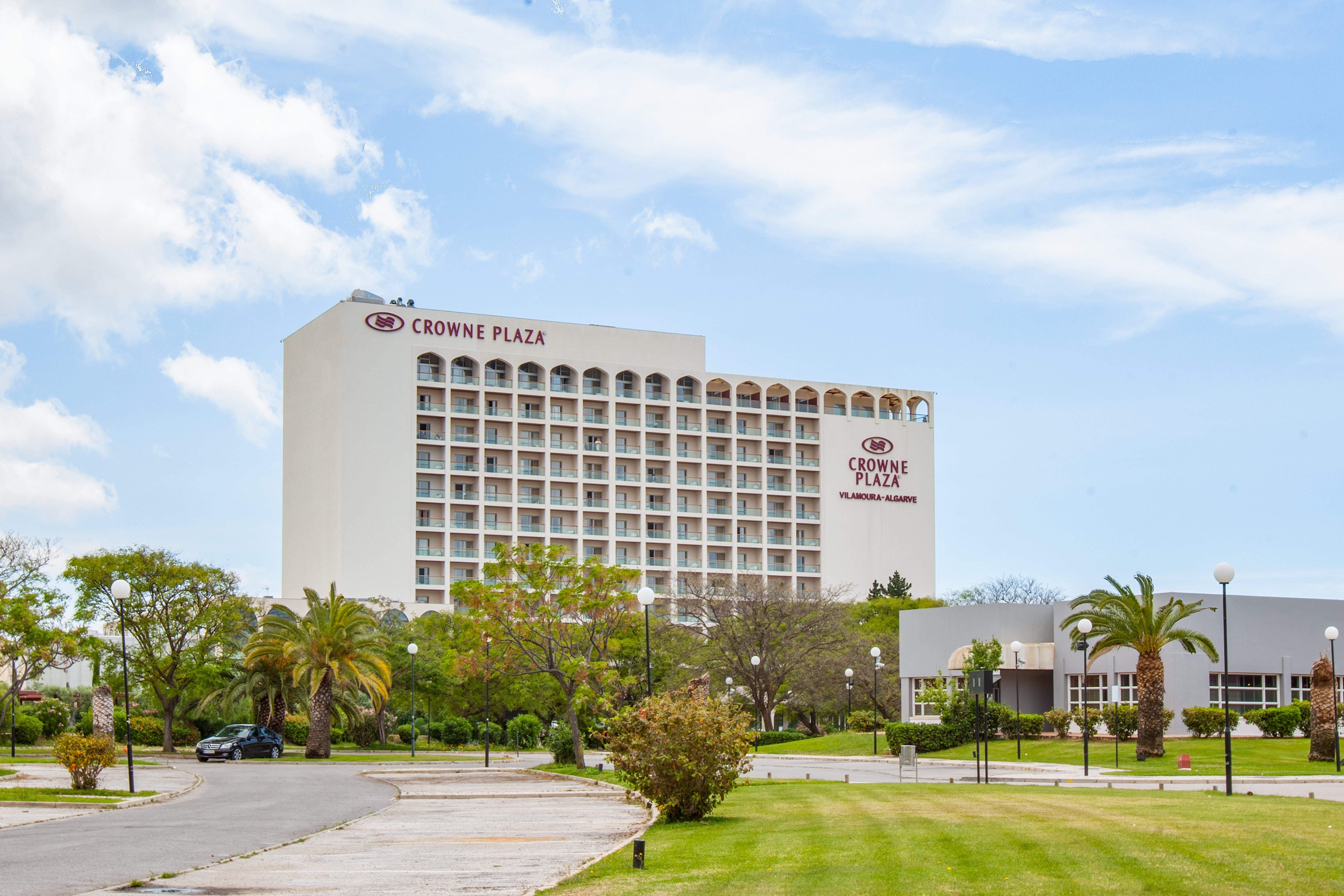 كراون بلازا فيلامورا المظهر الخارجي الصورة The hotel in 2012