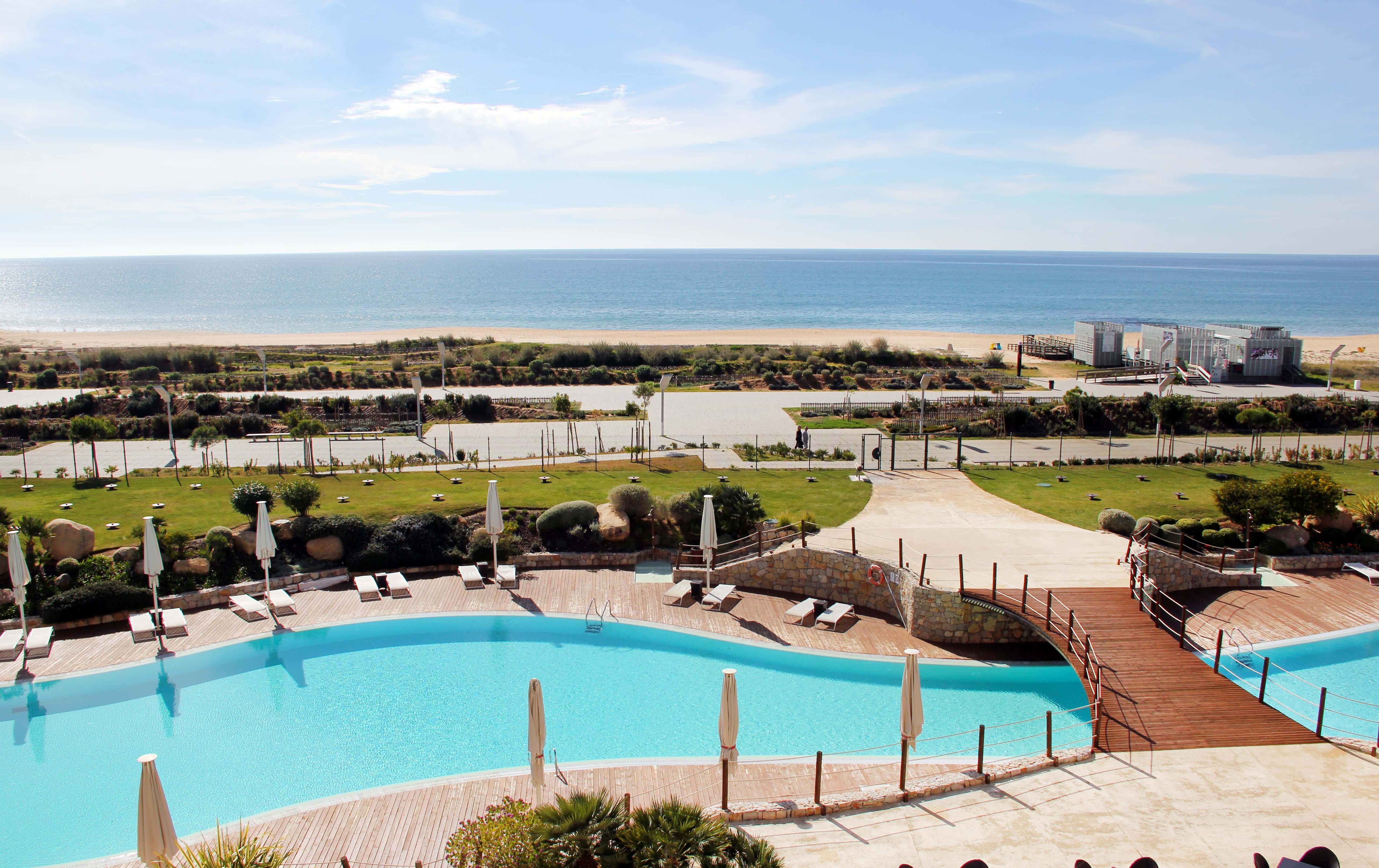 كراون بلازا فيلامورا المظهر الخارجي الصورة View of the beach from the hotel