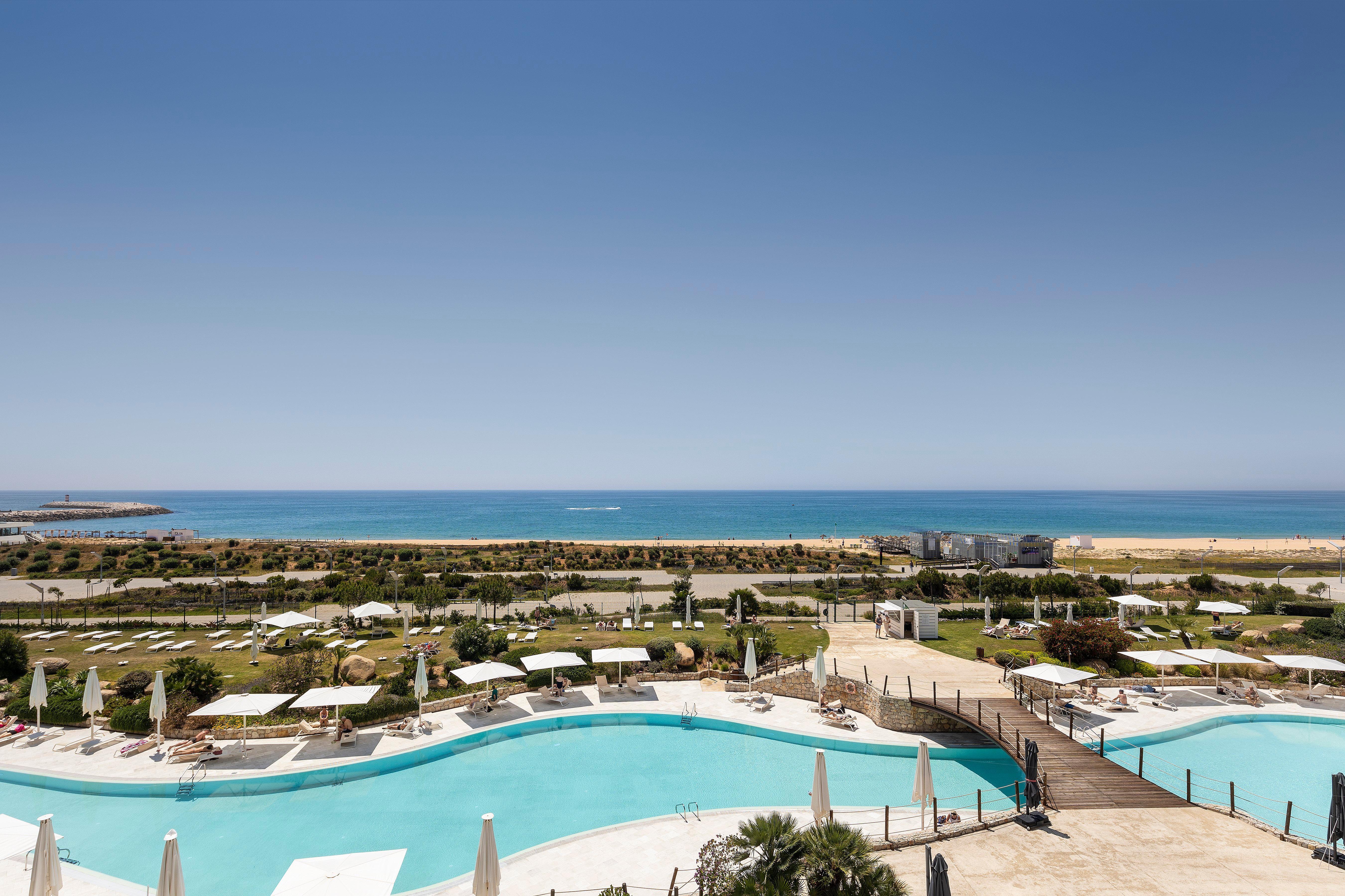 كراون بلازا فيلامورا المظهر الخارجي الصورة View of the resort