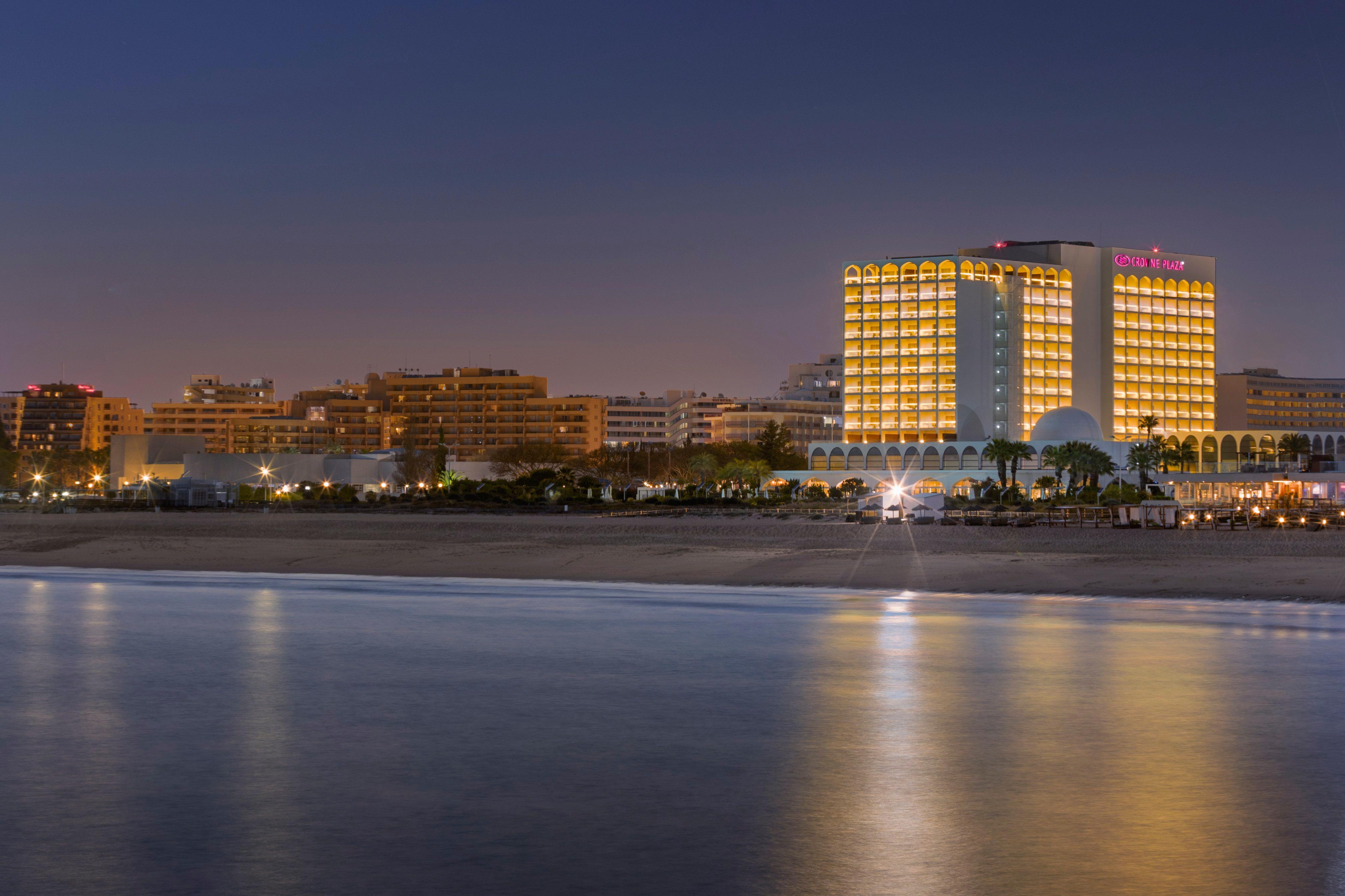 كراون بلازا فيلامورا المظهر الخارجي الصورة Hilton Sharjah