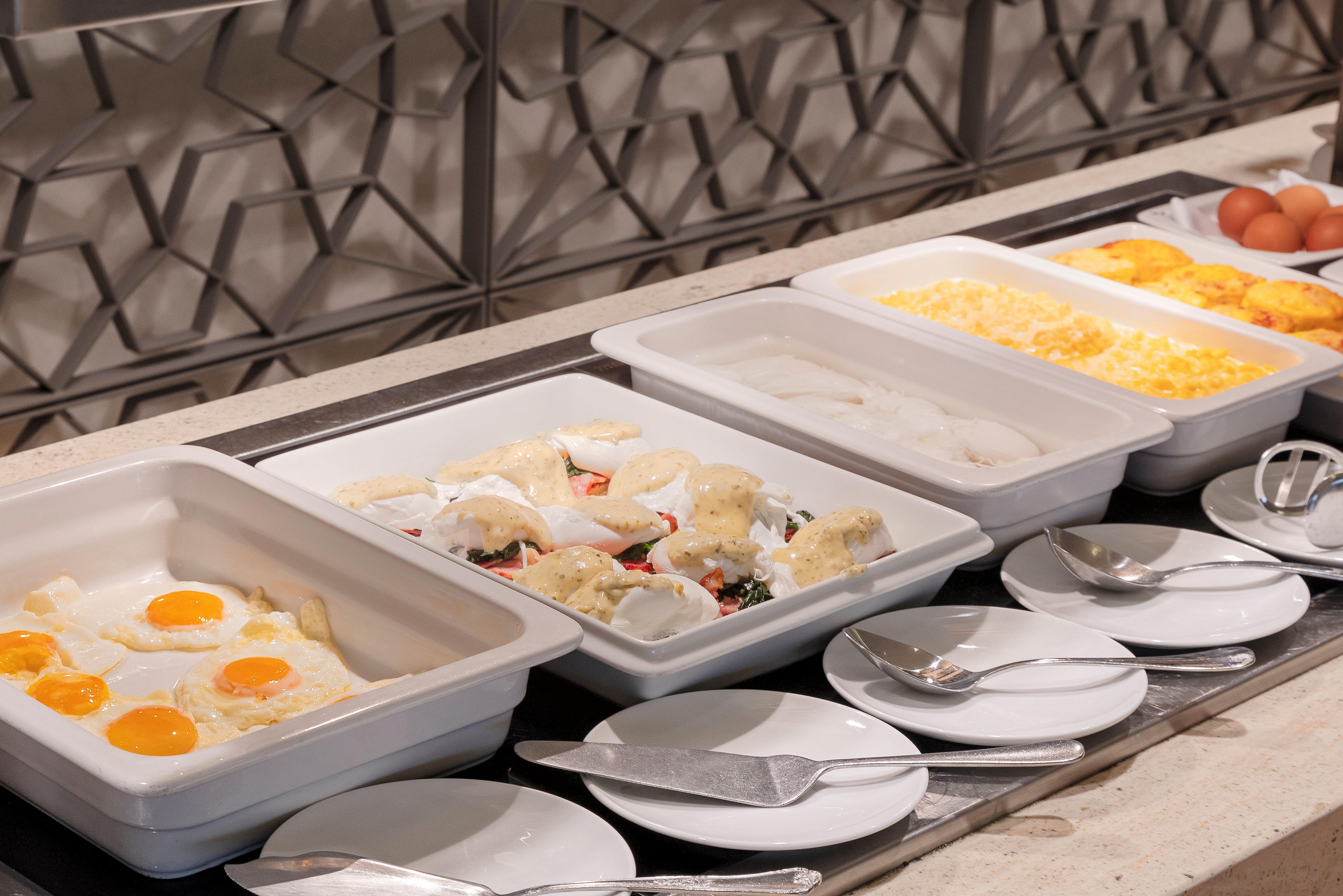 كراون بلازا فيلامورا المظهر الخارجي الصورة A breakfast buffet