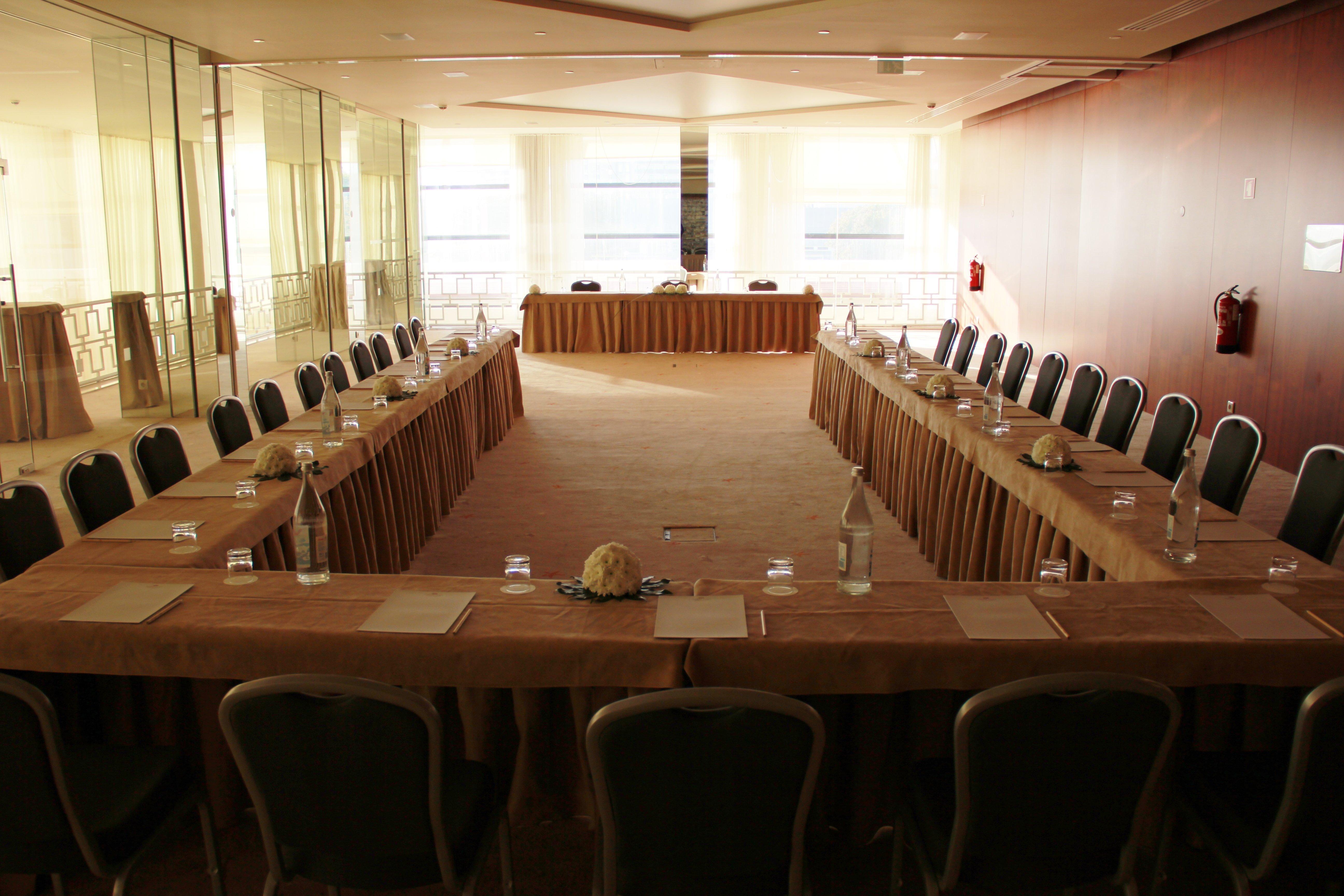 كراون بلازا فيلامورا المظهر الخارجي الصورة The conference room of the European University Barcelona
